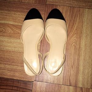Nude/black flats